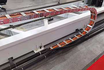 1622077731567619.jpg 鋼制拖鏈木工.jpg